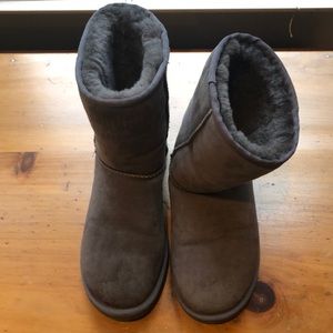 UGG women’s Classic Short boot